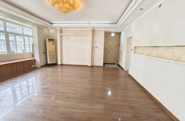 娄底肉联厂国税局家属区4室2厅163㎡46.8万二手房图片