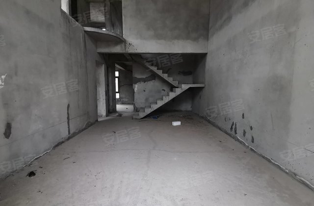 恒大金碧天下(别墅)4室2厅217㎡308万二手房图片