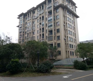 悦湖湾(西区) 小三居 满五   中间楼层采光好 商圈成熟