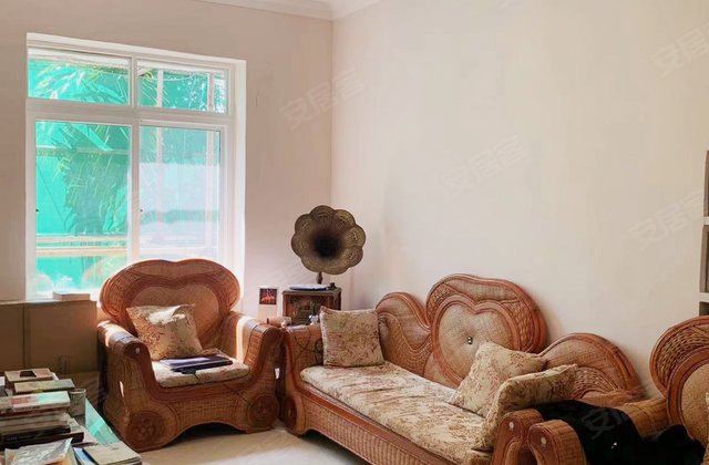 琼南广播电视中心发射台宿舍2室2厅74.04㎡40万二手房图片