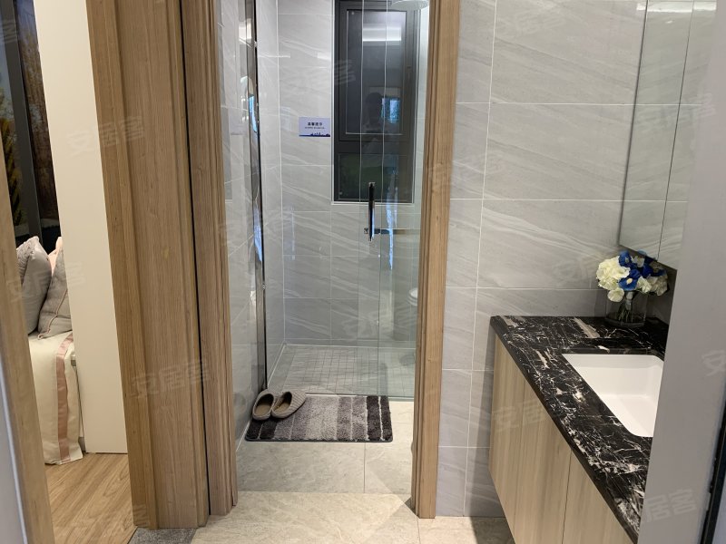 欣龙江南府3室2厅2卫118㎡南北57万