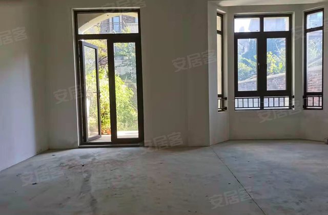 金秋泰和郡(别墅)5室2厅338㎡660万二手房图片