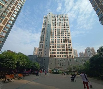 怡和新城f2区 临地铁 精装修 带电梯 朝南 小三居