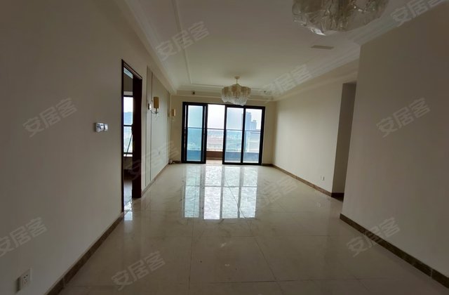 恒大阳光半岛4室2厅137㎡82万二手房图片