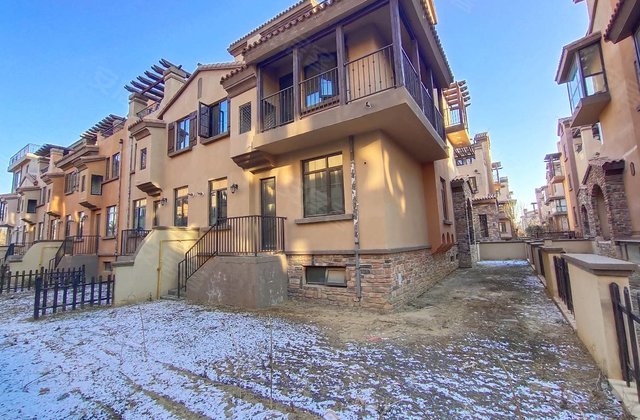 潮白河孔雀城华园4室3厅4卫277㎡南578万