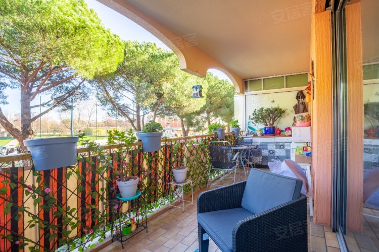 法国约¥121万美丽的阳光露台二手房公寓图片