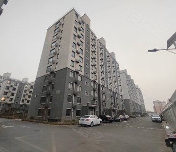 和平鑫城11层电梯东打头10楼 110平带小房急售61万