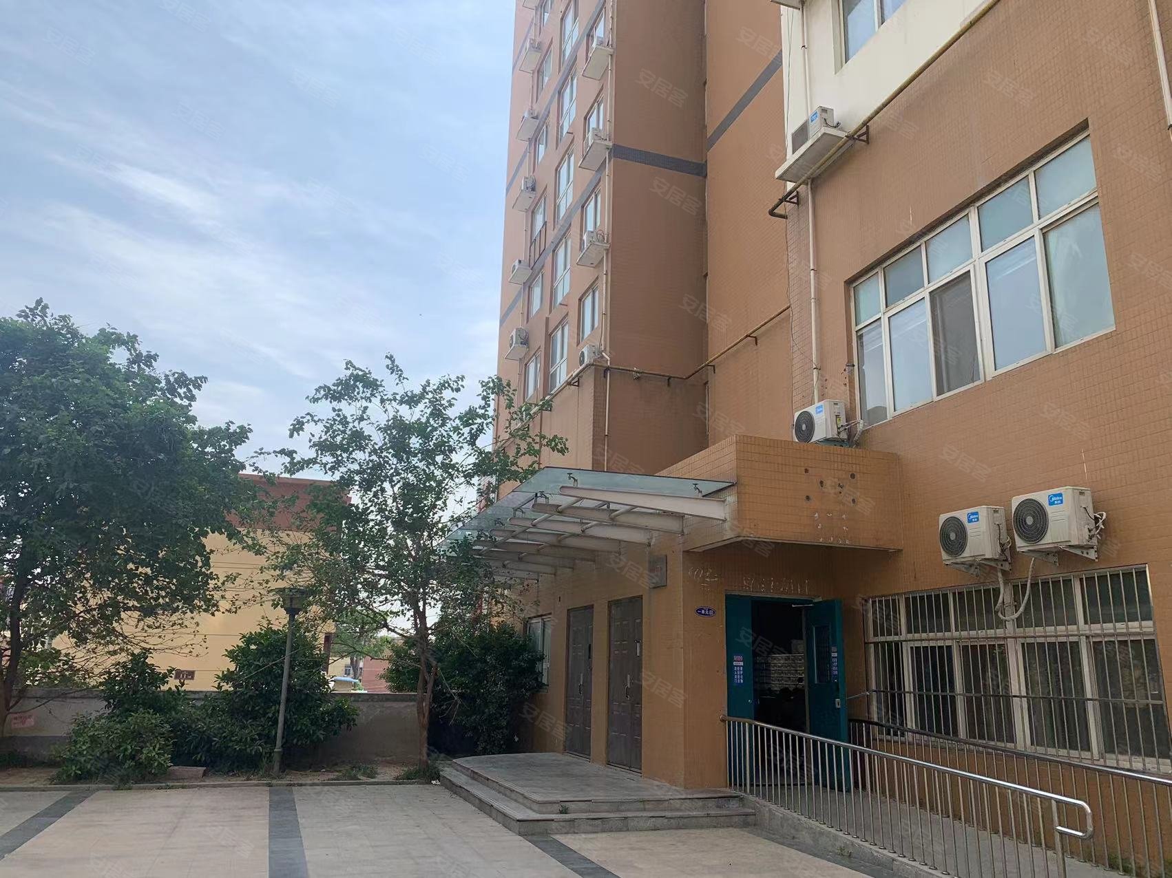 中苑名都5室1厅南北出门公交地铁紧靠三甲医院与郑州大学