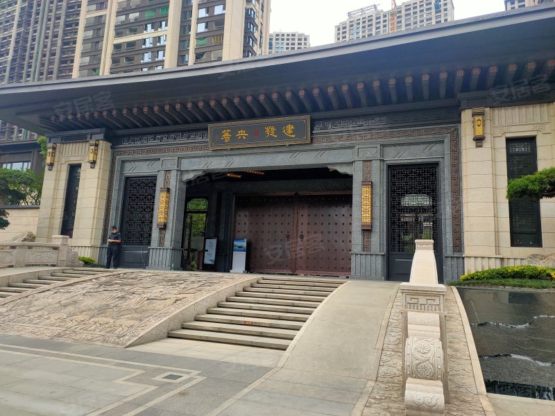 建发央著