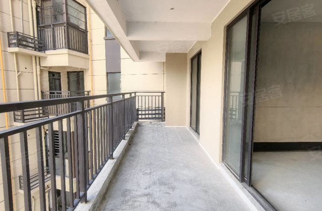 彰泰红小区4室2厅130㎡79万二手房图片