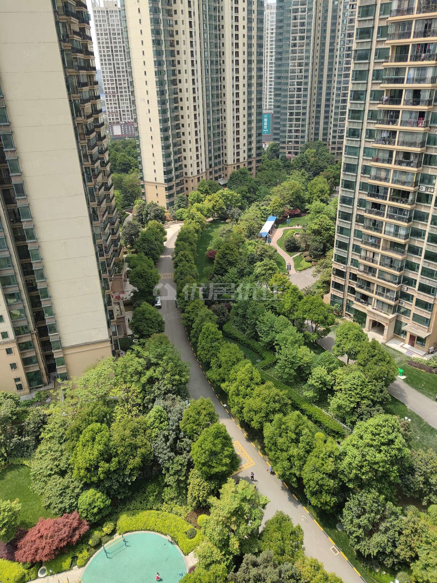 精装修 随时看房,恒大城(三期)二手房,98万,3室2厅,2卫,132平米-贵阳