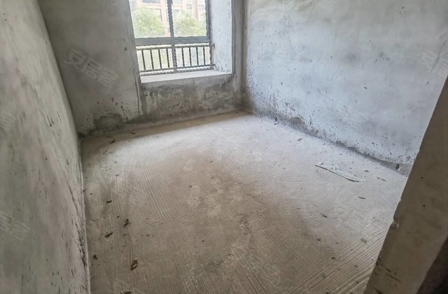 中央街区(三期)4室2厅140㎡84万二手房图片