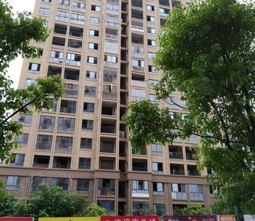 东郡华府 双卫格局 商品住宅 高楼层采光充足 带电梯 房龄新