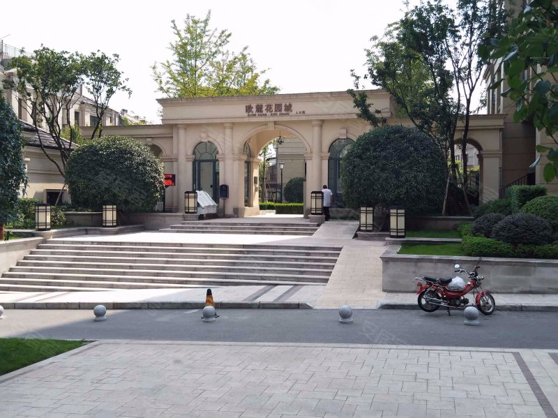 融创欧麓花园城依云郡