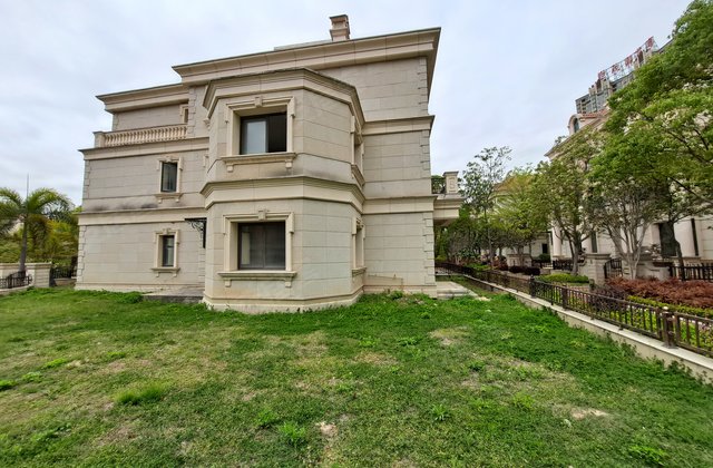 世茂御龙湾满堂红别墅