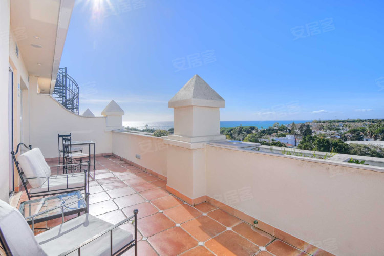 西班牙安达卢西亚自治区马尔韦利亚约¥367万海滨顶层公寓，可欣赏 大道的全景二手房公寓图片