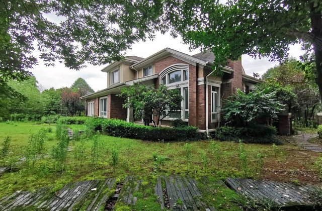 占地一亩 急售5室4厅6卫418㎡南北共1层2008年建造水岸华庭松江松江