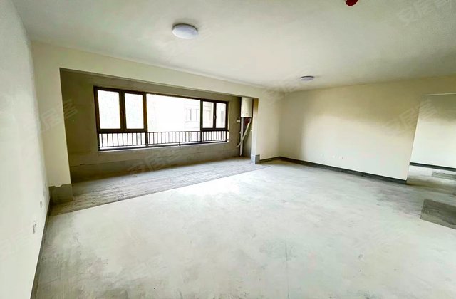 济高海棠郡3室2厅138.09㎡115万二手房图片