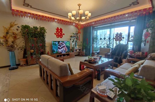 水岸华庭东郡4室2厅198㎡210万二手房图片