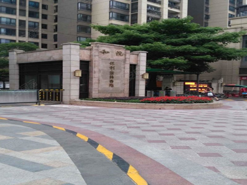 保利塞纳维拉,龙溪中路与江北路交汇处|香榕街-广州保利塞纳维拉二手
