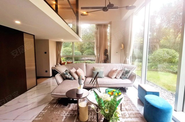 鲁商蓝岸丽舍商住楼