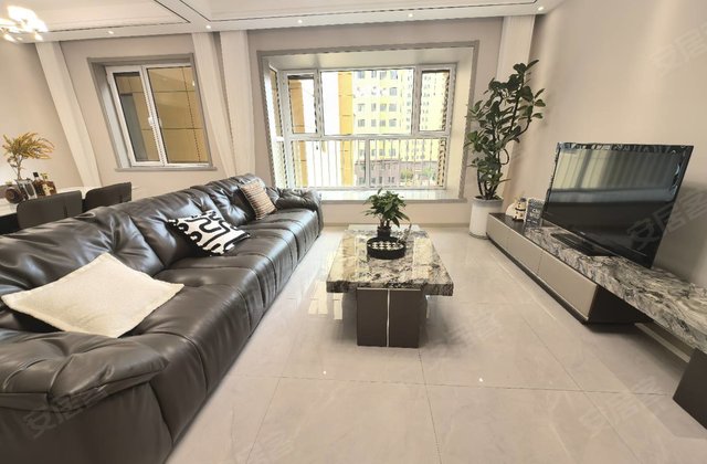 正洋凤凰南郡(凤凰大境三期)3室2厅126.75㎡117万二手房图片