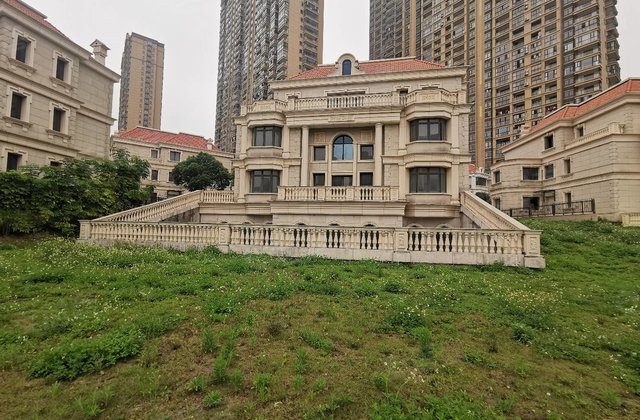 世茂御龙湾满堂红别墅