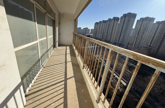 中房龙湖华苑5室2厅240㎡180万二手房图片