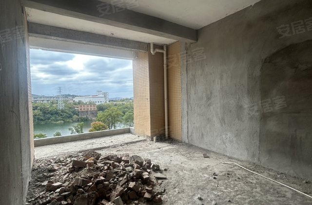 创远金域蓝湾4室2厅118㎡57万二手房图片