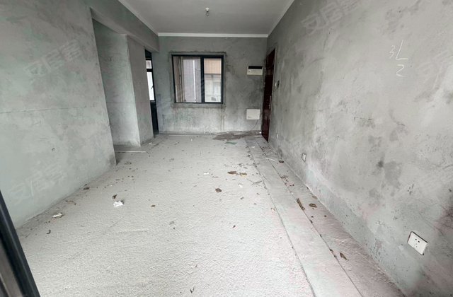 小三房 满五 停车方便 近地铁 房龄新 带电梯