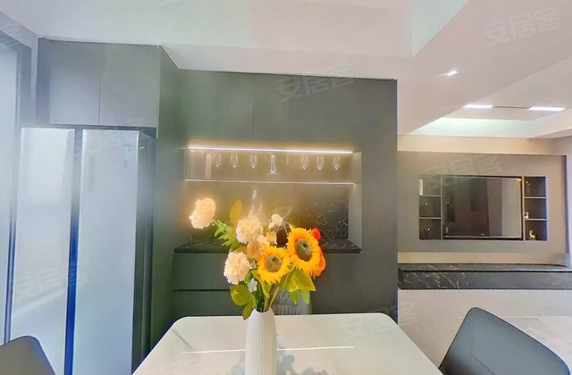 翡翠华庭4室2厅150.23㎡128万二手房图片