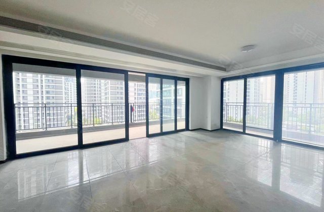 越秀湘江星汇城(三期)4室2厅248㎡258万二手房图片