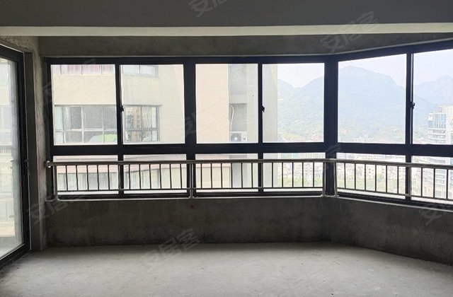 香江丽苑4室2厅158.35㎡193万二手房图片