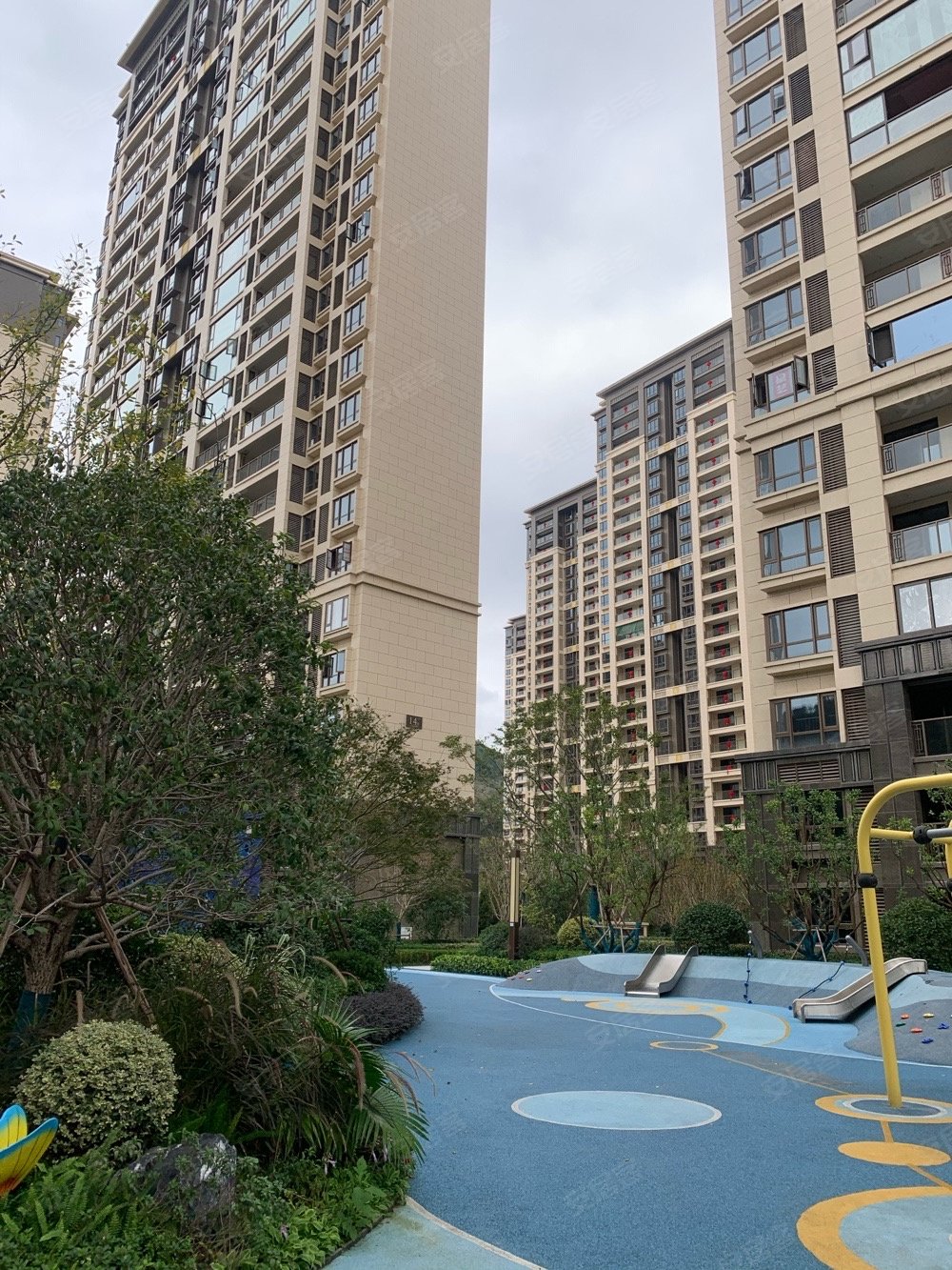 云樾观岭3室2厅2卫110㎡南253万