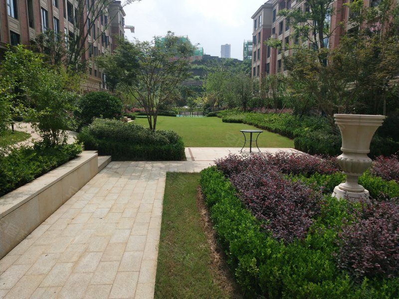 绿城桃源小镇芳菲郡