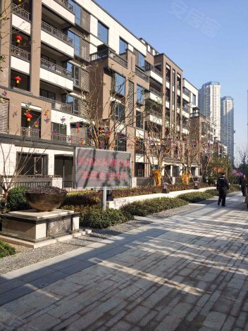 国博城二期 端户花园洋房 送院子带地下室 位置安静 住家好房,绿地