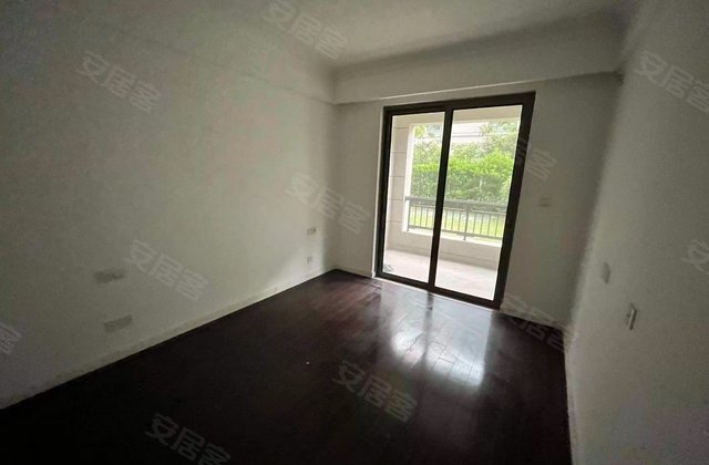 公馆18953室2厅117.38㎡150万二手房图片