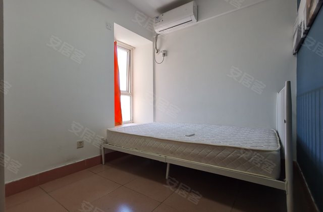 前海花园4室1厅1卫89.45㎡南530万