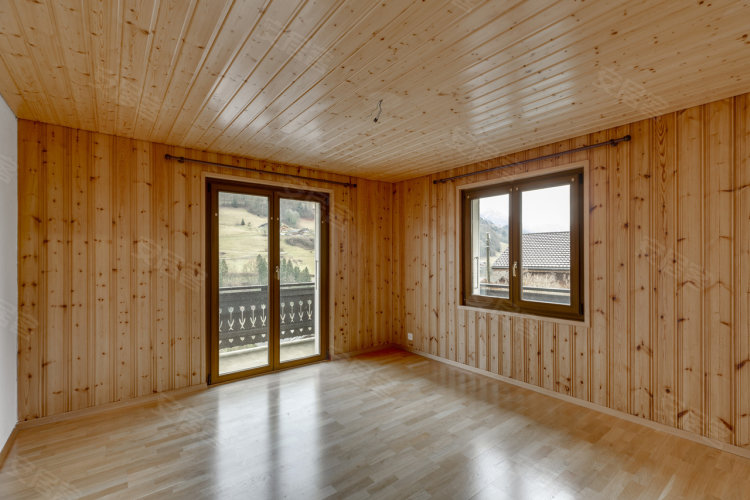 瑞士约¥590万小木屋在村庄的心脏与花园二手房公寓图片