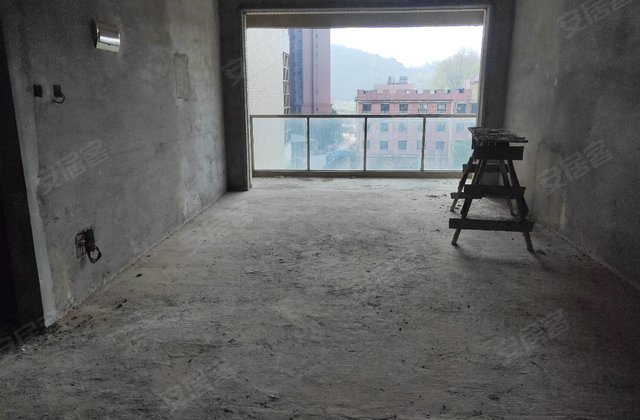 立嘉诚豪园4室2厅127㎡49万二手房图片