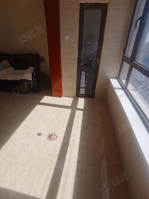 海悦公馆三室通透户型老本带车位仅售165万看房方便