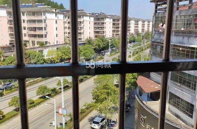 宏鑫小区3室2厅143㎡68万二手房图片