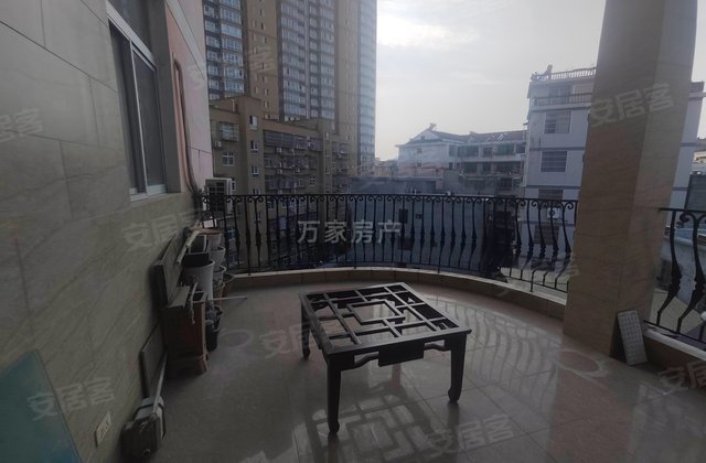 梁园小区4室3厅248㎡88万二手房图片
