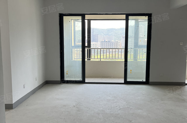 云英阁4室2厅160㎡132万二手房图片