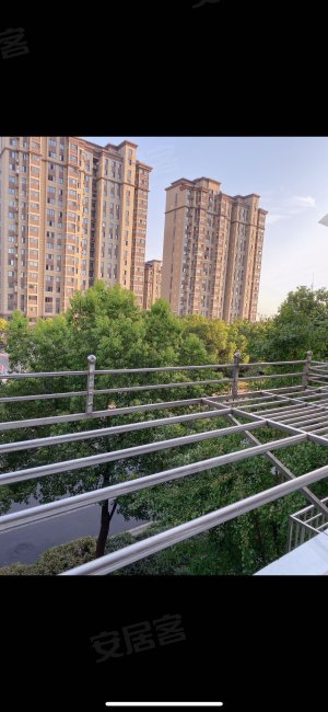 金辉花园1室1厅1卫56㎡南98万