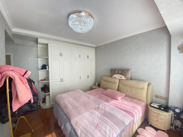 柳南万达 南俪首座全新精装3房 急售 只卖毛坯价