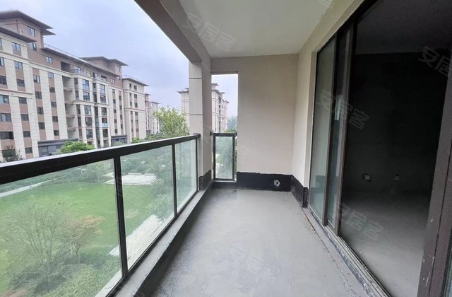 东方蓝海4室2厅175㎡130万二手房图片