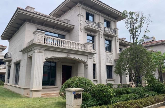新房一线湖景别墅.独栋带私家电梯.带400平超大院子