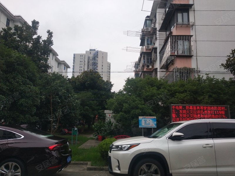 莲中路250弄小区 