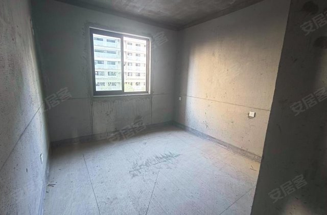 吾悦华府4室2厅135㎡76万二手房图片